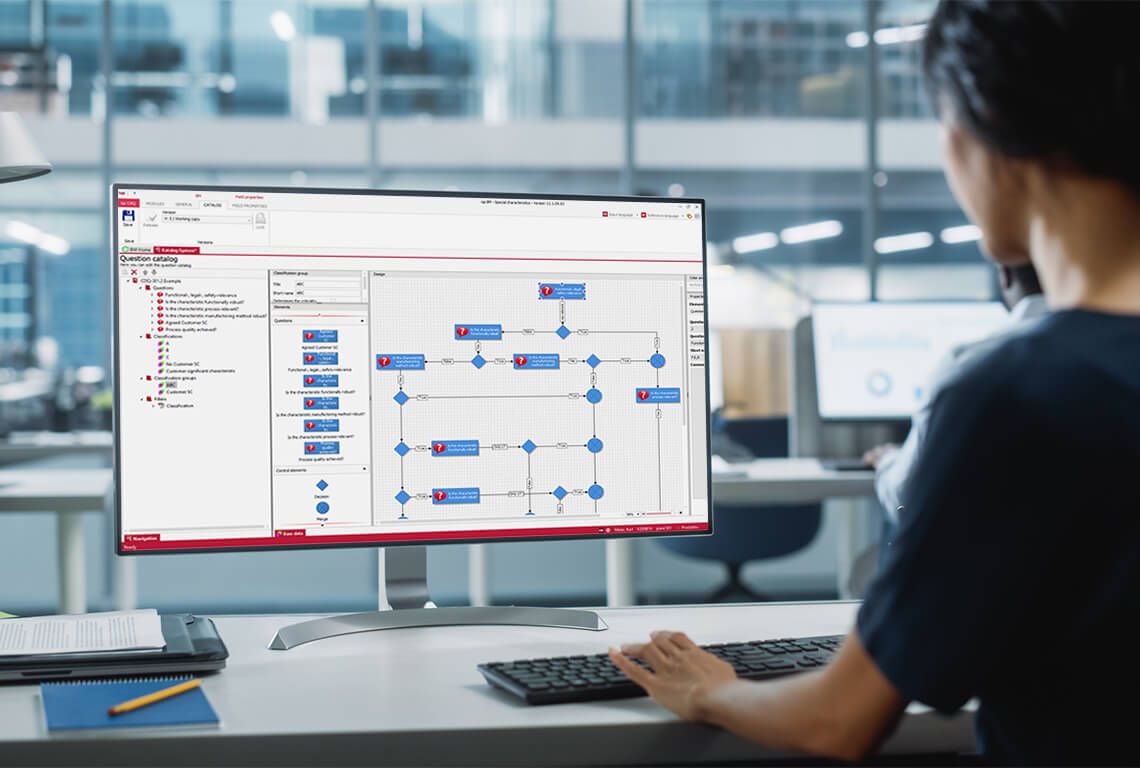 A man sits in front of a monitor and works on a workflow