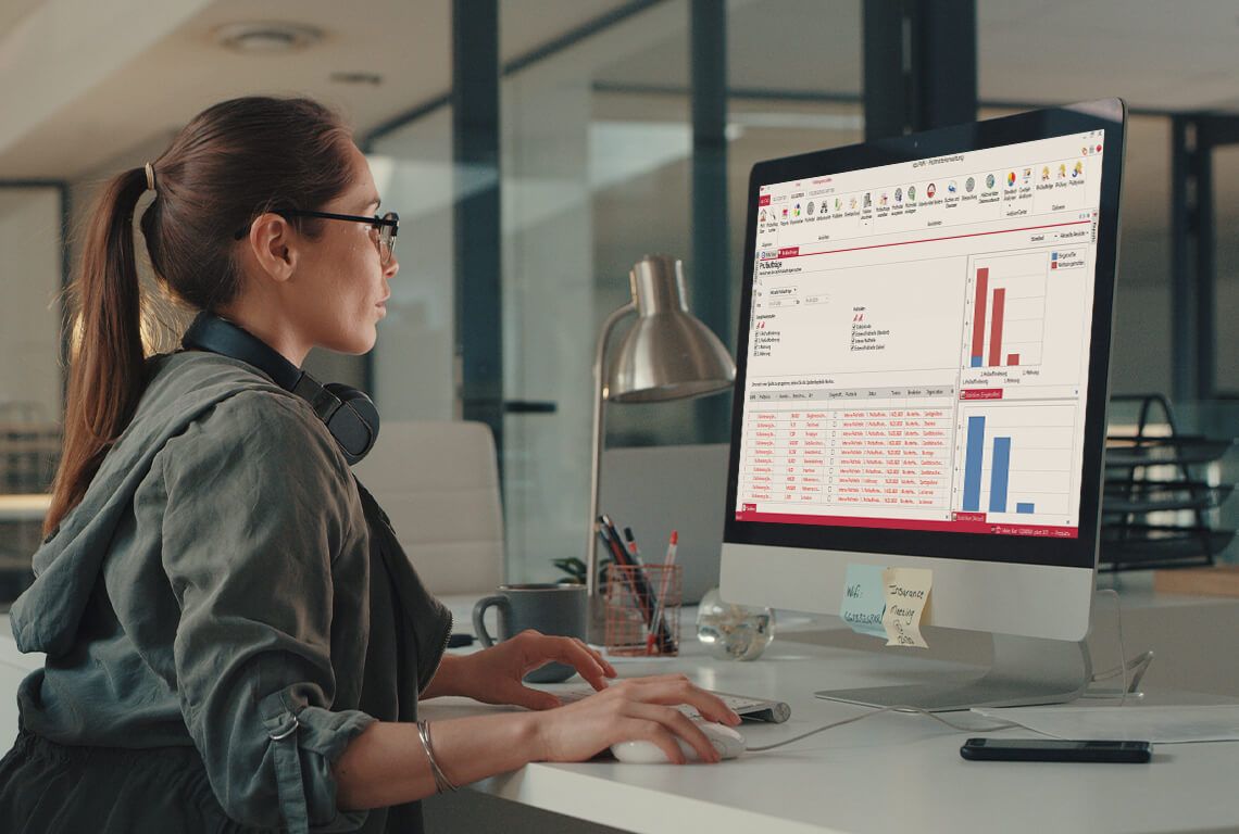 A woman checks the inspection equipment due for inspection on the computer.